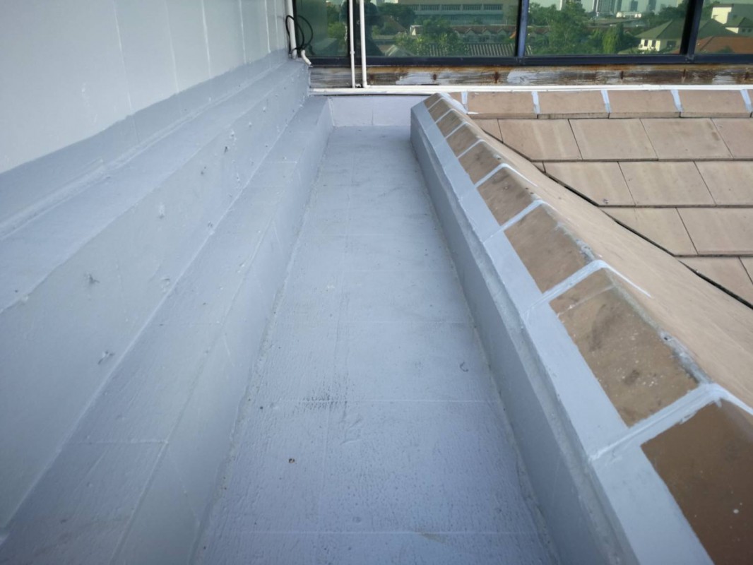Membrane-Viscogum-application-1 Acryroof-plus-fibro-on-gutter